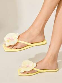 CUCCOO CHICEST Giày sandal quai ngang sang trọng dành cho nữ, sandal đế bằng họa tiết da rắn dập nổi đính đá lấp lánh. - Màu vàng nhạt PU - Xem 9