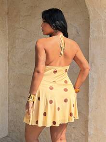 Rustia 大码女士优雅波点垂褶领口系带腰部荷叶边休闲度假连衣裙 - 黃色 - 查看 2