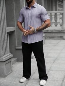 Manfinity CasualCool Áo sơ mi nam tay ngắn cổ bẻ cài một hàng khuy, kiểu dáng thường ngày, đa năng cho công sở và dạo phố. Áo sơ mi nam tay ngắn, áo sơ mi nam màu xám, áo sơ mi nam, áo sơ mi nam mùa hè, phong cách cổ điển, thích hợp cho sinh hoạt hàng ngày, những chuyến đi cuối tuần, hoạt động ngoài trời, du lịch, môi trường làm việc thoải mái hoặc các dịp bán trang trọng, quà tặng cho bạn trai/chồng, quà kỷ niệm/sinh nhật, tiệc tùng, kỳ nghỉ hè, trang phục đi biển, đám cưới kiểu Hawaii, mùa xuân đến hè. - Màu tím hoa cà - Xem 3