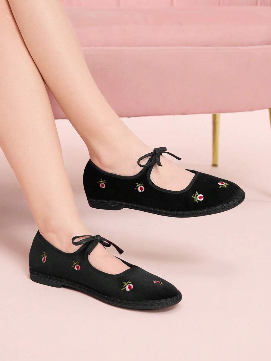 CUCCOO DOLLMOD Sepatu Wanita Klasik Hitam Bordir Bunga Beludru Pita Sepatu Flat Mary Jane Sepatu Musim Semi - Hitam - View 1