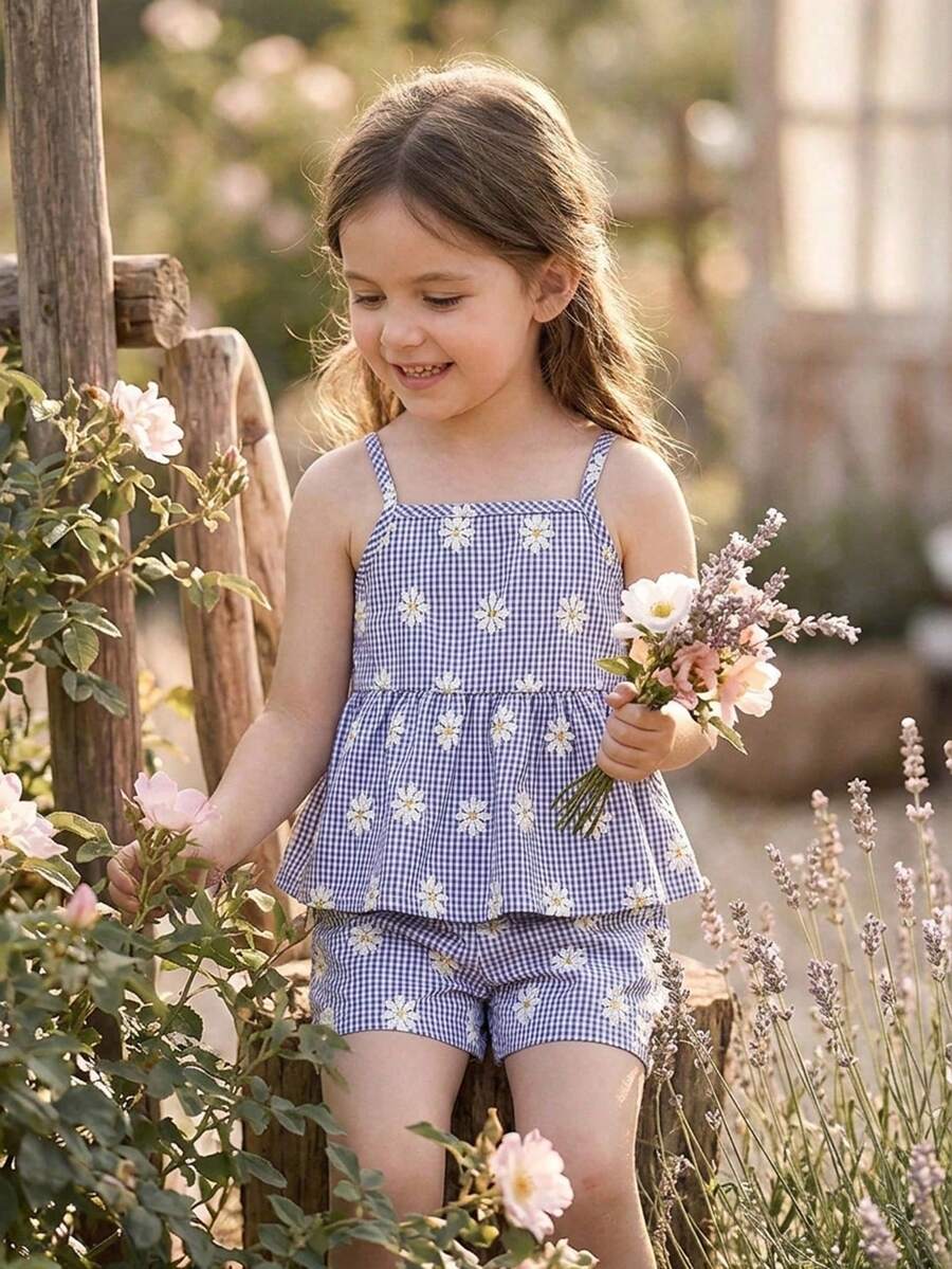 SHEIN Vintaside Kids 女童藍色格紋櫻桃雛菊印花細肩帶上衣與短褲2件套,復古格紋夏季女孩家庭度假套裝 - 藍色 - 查看 1