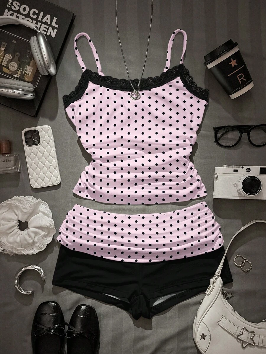 SHEIN EZwear 休闲简约性感粉色撞色蕾丝粉色底黑色波点性感吊带背心搭配撞色褶皱短裤，女士两件套，适合夏季穿着 - 彩色 - 查看 1