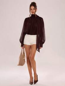 Avenya Áo sơ mi dài cổ đứng xếp ly quá khổ bằng vải chiffon kiểu cổ điển, thắt nơ. - màu nâu - Xem 5