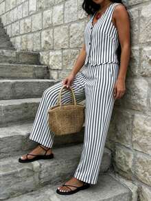 Pariaura Französisches Vintage-Ensemble: Ärmelloses Set mit schwarz-weißen Streifen – Elegante Damenweste mit Knopfleiste und weite Hose für den Frühling, perfekt fürs Büro. Ärmelloses Set: Elegante Damenweste mit Knopfleiste und weite Hose für den Sommer - Schwarz und Weiss - Übersicht 6