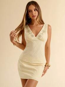 SHEIN BAE 春夏沙滩度假粉色亚麻花卉刺绣修身上衣/条纹上衣/刺绣上衣/装饰上衣/夏季吊带背心/伊比沙岛/沙滩上衣/法国南部度假/意大利上衣 - 淡黃色 - 查看 1