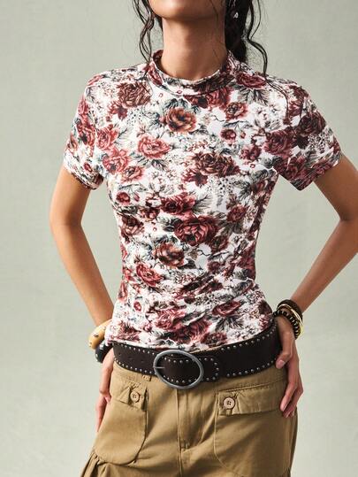 SoleilVie 新款复古印花针织T恤，收腰短袖，面料柔软亲肤，适合春夏户外穿着。