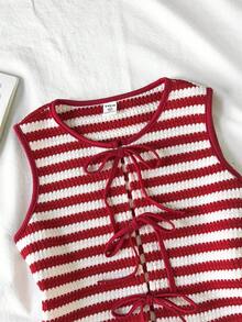 SHEIN 少女夏季宽松休闲舒适圆领无袖开襟蝴蝶结荷叶边红白条纹背心短裤套装，适合海滩、邮轮、嘉年华、复活节等场合。 - 紅白色 - 查看 4