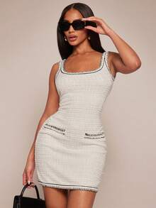 Radiana 优雅复古高贵白色粗花呢格纹吊带修身迷你连衣裙，黑色撞色滚边，尽显老钱风范，适合约会、休闲外出、都市通勤、聚会、生日派对、宴会、晚宴、下午茶、度假等各种场合。这款粗花呢修身连衣裙款式多样，包括白色短款连衣裙、白色修身连衣裙、女士连衣裙、女士正装等。 - 白色 - 查看 3