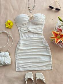 Sweetra 法式优雅不对称扭结设计无肩带紧身连衣裙，夏季新款性感别致娇小女装 - 杏色 - 查看 1