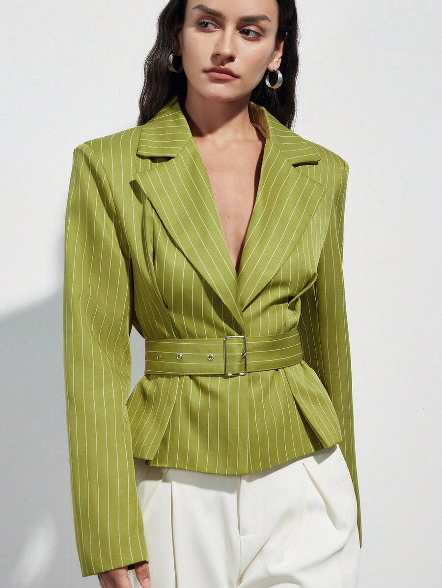 Aveloria Modichic 橄榄绿细条纹女士西装外套，收腰宽肩设计，配有可调节腰带，简约都市时尚风格，通勤休闲皆宜。 - 綠色 - 查看 1