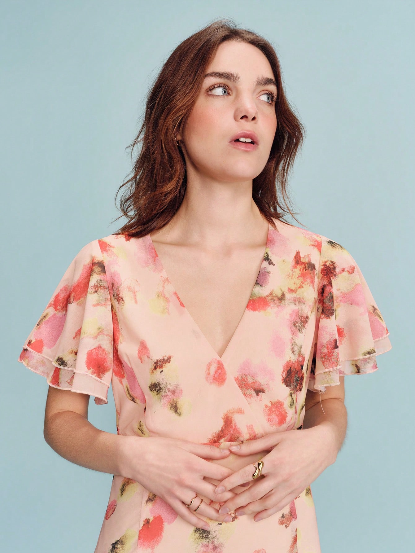 Rosa Blumen Muster Maxikleid mit V-Ausschnitt und Rüschenärmeln, schicker Frühlings-Sommer-Stil im französischen Pariser Stil