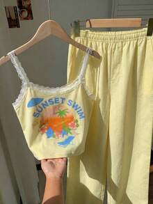 SHEIN EZwear 女士休闲简约度假日落海滩印花图案黄色蕾丝边吊带背心和条纹裤两件套，米黄色两件套，适合夏季、度假、返校季、学院风、海滩派对 - 彩色 - 查看 5