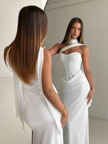 Aloruh 白色无肩带褶皱腰身鱼尾修身连衣裙，配围巾，白色连衣裙，伴娘礼服，婚礼宾客礼服 - 白色 - 查看 2