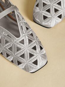 Rosivie Sepatu Loafer Kasual Slip-On Wanita dengan Desain Gesper dan Bagian Dalam Berongga - Perak 1 - View 5