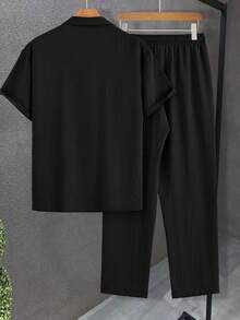 Manfinity Homme 男士黑色夏季波西米亞度假風兩件套套裝，皺紋布料短袖印花襯衫與抽繩長褲套組，休閒度假穿搭 - 黑色 - 查看 2