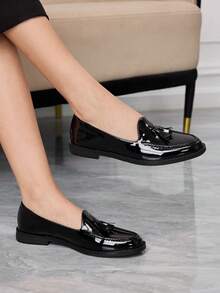 Sleekvia 女士圆头平底黑色镜面流苏经典简约乐福鞋，适合日常通勤、户外购物和工作穿着，舒适百搭。 - 黑色 - 查看 2