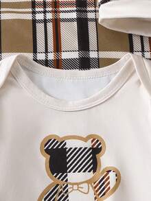 新生儿经典米色和黑色格子围兜，配套米色长袖格子按扣裆连体衣、裤子、帽子和手套六件套 - 杏色 - 查看 6