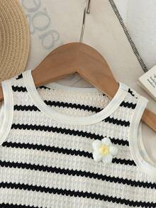 SHEIN 2025夏季新款女婴碎花彩虹条纹针织无袖上衣+舒适阔腿短裤套装 - 黑與白 - 查看 3