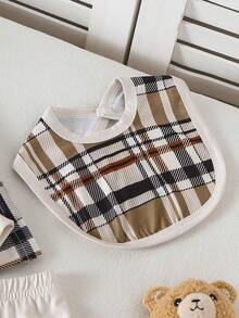 新生儿经典米色和黑色格子围兜，配套米色长袖格子按扣裆连体衣、裤子、帽子和手套六件套 - 杏色 - 查看 5