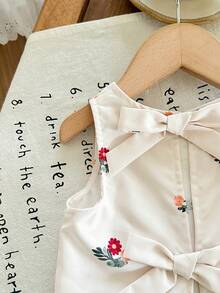 女婴碎花无袖上衣和宽松休闲裤两件套 儿童两件套 女童碎花套装 女童两件套 儿童碎花套装 幼儿/女婴服装 女童裙子套装 复古风童装 女婴裙子套装 碎花裙套装 女童蝴蝶结上衣碎花裙套装 蝴蝶结上衣套装 女童套装 女童服装套装 幼儿女童裙子套装 女童服装裙子套装 碎花裙套装 女婴两件套 女婴蝴蝶结上衣裙子套装 姐妹装 蝴蝶结上衣 幼儿 - 卡其色 - 查看 7