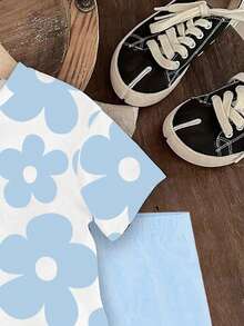 SHEIN 一套女童休闲甜美可爱蓝白碎花短袖圆领T恤和短裤套装，适合春夏户外穿着 - 彩色 - 查看 4