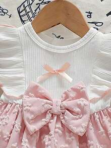 SHEIN Robe blanche sans manches pour bébé fille nouveau-né avec col en dentelle, patchwork rose et nœud. Nouvelle robe élégante, rétro et mignonne en tissu confortable - Rose pâle - Voir 7