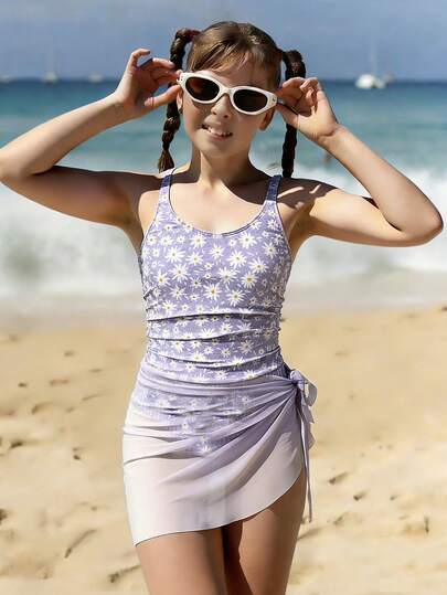 SHEIN 少女连体泳衣，紫色碎花针织面料，侧边蝴蝶结装饰，网纱裙摆。