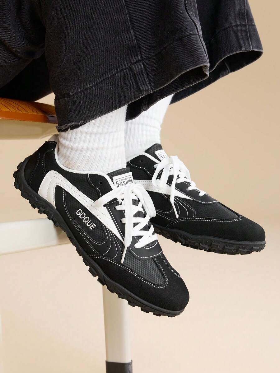 CUCCOO EASI Giày thể thao nam buộc dây đế bằng, giày bệt da lộn phối nhiều màu, giày sneaker phong cách đường phố trẻ trung, thoải mái, thoáng khí, đế bền, dễ mang vào/tháo ra, giày công sở cơ bản màu đen/xanh dương/vàng. - Đen và trắng - Xem 1