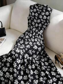 GlowEve CURVE Plus Size Women's Black & White Floral Print V-Neck Button Down A-Line Maxi Dress,Elegant Boho Summer Vacation Holiday,Sleeveless Ruffle Hem Sundress - Multicolor - View 2