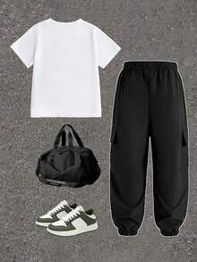 SHEIN Streecool Kids 这款时尚男童条纹加州标语印花圆领短袖T恤搭配工装裤套装，适合节日、派对、春夏穿着，轻便舒适，是街头、户外、校园等场合的时尚休闲装扮，也是馈赠佳品。 - 軍綠色 - 查看 2