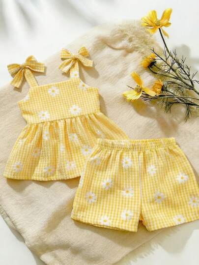 SHEIN 2pcs Baby Girl Toddler/Newborn 0-3Y Casual Everyday Cute Vacation Striped Bow Decor Camisole Top + Shorts Set, Spring/Summer