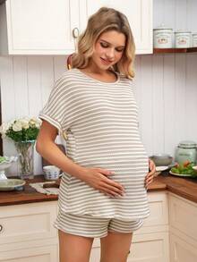 SHEIN 孕妇条纹圆领上衣和休闲短裤两件套 - 杏色 - 查看 4