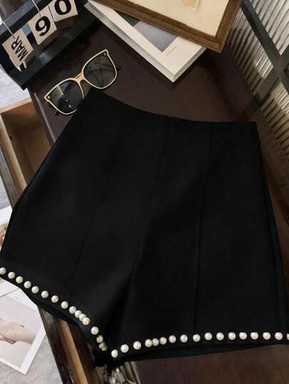 SHEIN Raffinéa 女士时尚简约高腰修身A字超短裤，珍珠装饰，后拉链闭合，黑色短裤，适合通勤、办公、约会、日常穿着、情人节等场合。