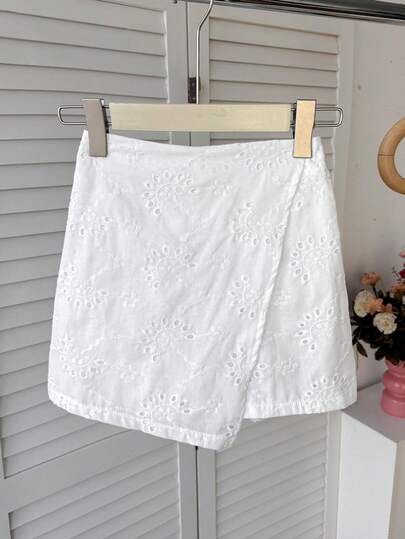 SHEIN Váy ngắn dệt thêu dáng bất đối xứng cho bé gái tuổi teen, màu trắng, váy mini trắng, thích hợp mặc đi nghỉ mát.
