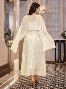 Modelyn 大码女士优雅刺绣长款两件套，珍珠装饰吊带连衣裙搭配衬衫，适合春秋季日常穿着和聚会场合。 - 杏色 - 查看 2