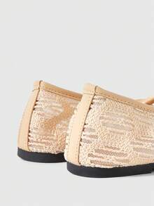 Sleekvia 女士经典蝴蝶结细节蕾丝网面时尚优雅舒适方头平底鞋 - 杏色 - 查看 5