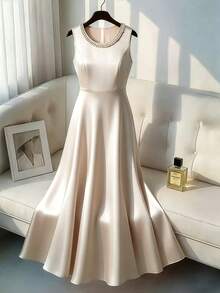 GlowEve CURVE Đầm satin đính hạt cườm cỡ lớn, thanh lịch và sang trọng. - Màu be - Xem 3