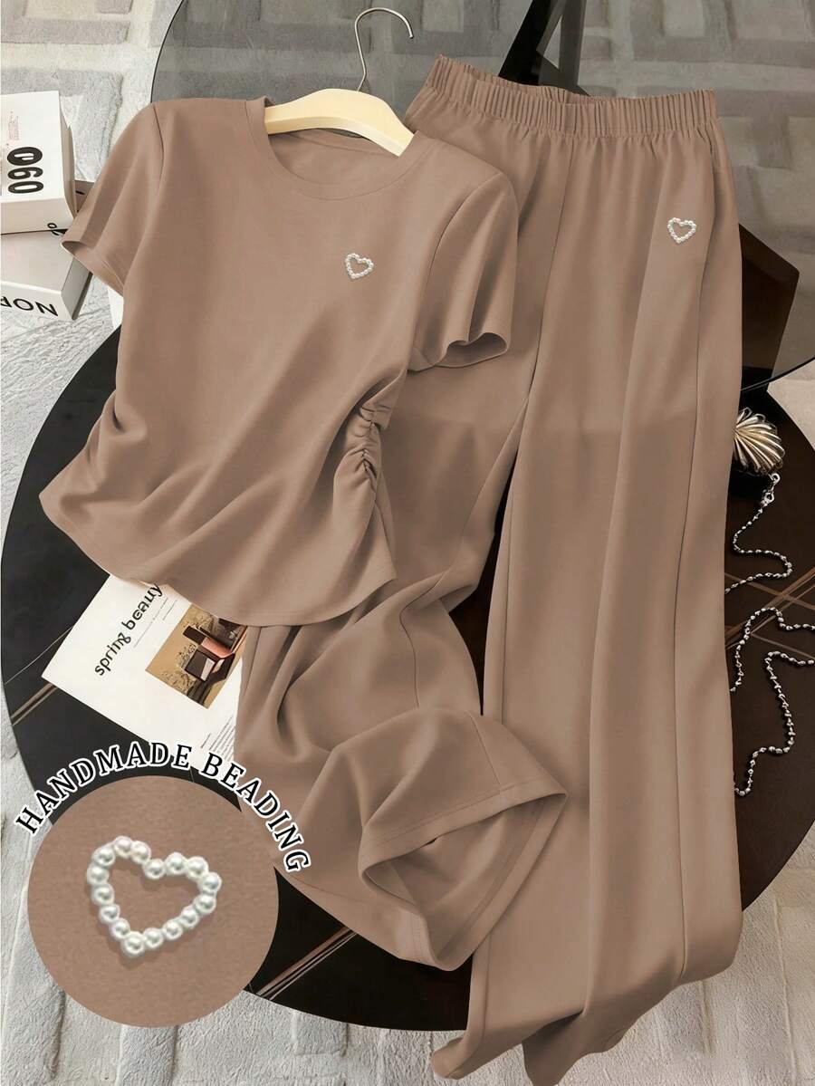 Resyla Conjunto informal de 2 piezas de camiseta de manga corta con cuello redondo y estampado de corazón, y pantalones plisados para mujer - Multicolor - Ver 1