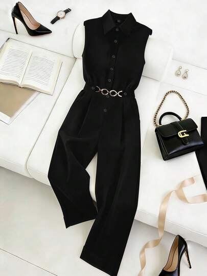 Franclia 黑色无袖连体裤，搭配金属扣腰带和经典衬衫领，剪裁利落，是一款百搭单品，适合职场和聚会场合。也是周年纪念派对、庆典和其他正式场合的理想之选。
