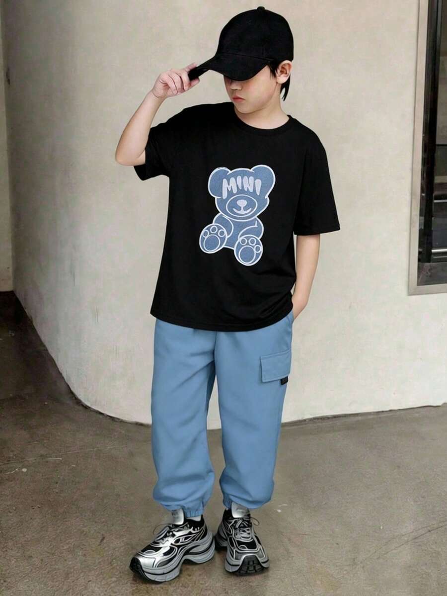 SHEIN 2件組兒童夏季休閒黑色熊圖案短袖T恤與淺藍色抽繩側口袋長褲套裝,適合城市度假、戶外活動與返校季 - 藍色 - 查看 1