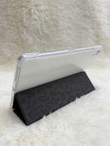 极简设计的黑色豹纹平板电脑保护套——是极简主义爱好者和现代风格追求者的理想之选。这款保护套采用翻盖设计，带有笔槽和自动睡眠/唤醒功能。 - 彩色 - 查看 4