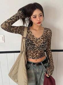 DAZY Áo thun dài tay lưới in họa tiết da báo dành cho nữ - màu nâu - Xem 3