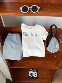 SHEIN Achetez-en 2, obtenez-en 1 gratuitement 3 pièces/set Garçon/Fille Bébé Confortable Mode Casual Polyvalente T-shirt à manches courtes imprimé lettres blanc, Top tricoté, Short cargo et Sac bandoulière, Convient pour l'intérieur, l'extérieur, le quotidien, les sports, les jeux, les fêtes, les séances photo, les vacances, le printemps/l'été - Bleu gris - Voir 5