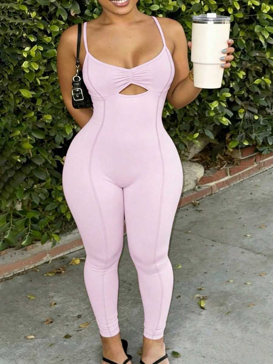 Slaydiva 新款早春、春夏音乐节、情人节、复活节休闲简约基础款Y2K女式褶皱镂空吊带连体衣 - 粉色 - 查看 1