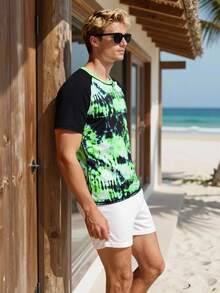 Zalmeno Men's Minimalist Printed Round Neck Short Sleeve Rash Guard - Green - View 3