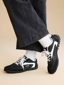CUCCOO EASI Giày thể thao nam buộc dây đế bằng, giày bệt da lộn phối nhiều màu, giày sneaker phong cách đường phố trẻ trung, thoải mái, thoáng khí, đế bền, dễ mang vào/tháo ra, giày công sở cơ bản màu đen/xanh dương/vàng. - Đen và trắng - Xem 10