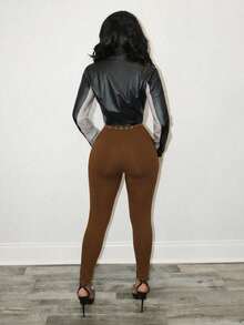 SHEIN BamGlam Los nuevos pantalones largos ajustados y sensuales de la señora con tirantes asimétricos, el diseño audaz de cuerdas para un estilo personalizado tipo marimacho, ropa de calle punk con cuerdas oscuras y llamativas. - Marrón - Ver 2
