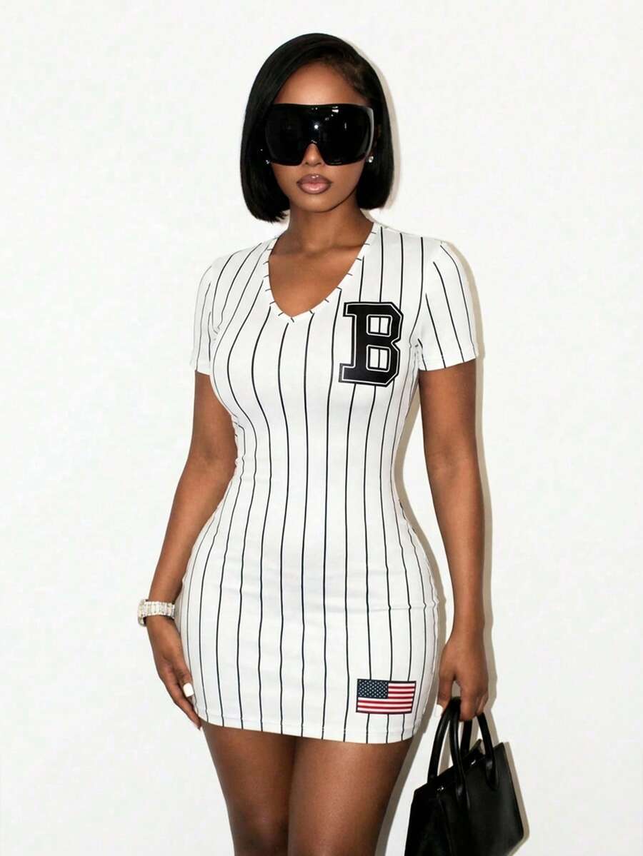 BamGleam 性感条纹棒球连衣裙，V领单排扣修身迷你裙，侧边抽绳设计，复古运动风夜店派对约会之夜连衣裙 - 黑與白 - 查看 1