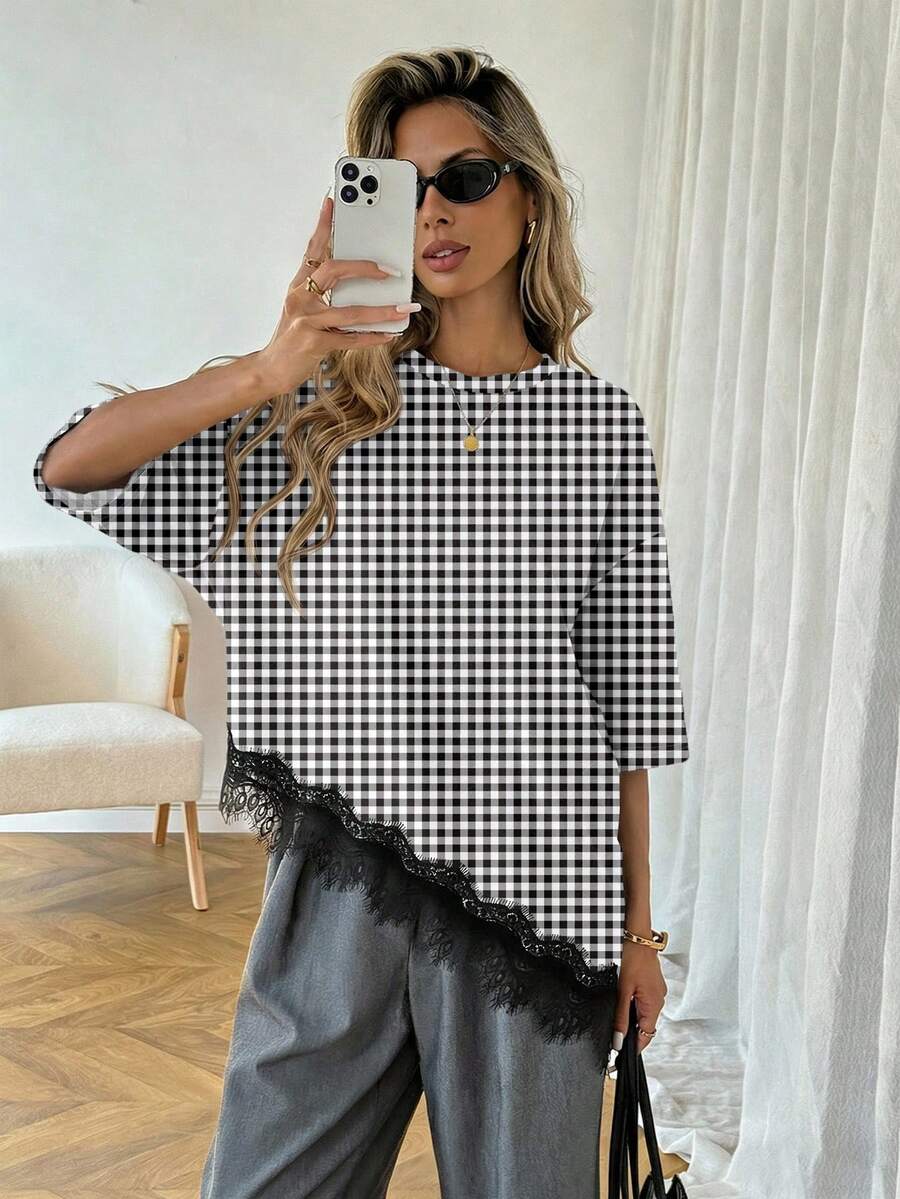 SHEIN LUNE 女士休闲纯色不对称下摆蕾丝拼接T恤，百搭日常穿着，春夏休闲上衣，适合度假、夏季、春季、春假及各种场合，包括沙滩装、休闲衬衫、外套和夏季上衣。 - 彩色 - 查看 1