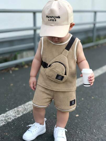 SHEIN Playful Pals Bộ quần áo 2 món cho bé trai, gồm áo thun dệt kim cổ tròn thoải mái, kiểu dáng thời trang cho bé trai nhỏ và bé gái, kết hợp với quần short kaki cạp chun co giãn, dáng rộng, phù hợp cho các dịp hè như đi nghỉ mát và mặc hàng ngày.